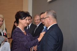 Uroczyste wręczenie dyplomu uznania zasług dla samorządu terytorialnego dla Starosty Powiatowego Pana Andrzeja Nowickiego